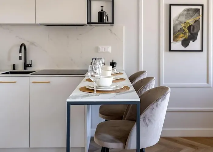 Ecru Luxurious City Center Apartment Near Old Town Wwa10