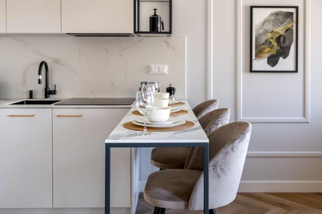 Ecru Luxurious Center Near Old Town Wwa10 Апартаменти
