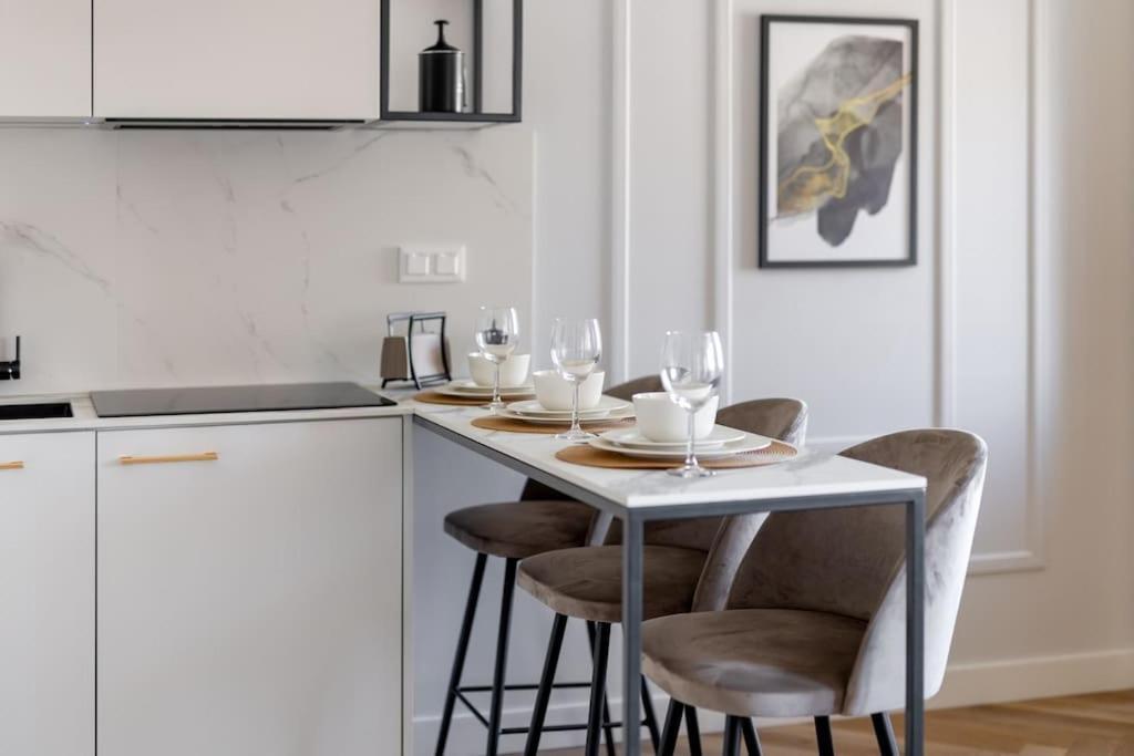 Ecru Luxurious Center Near Old Town Wwa10 Варшава