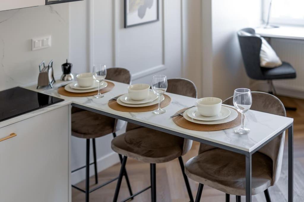 Апартаменти Ecru Luxurious Center Near Old Town Wwa10 *