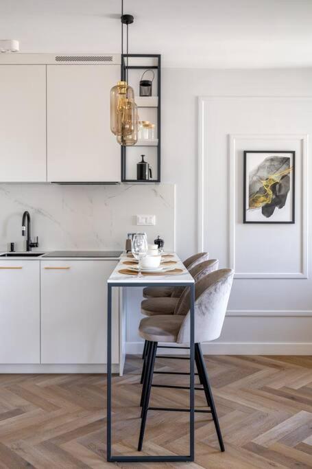 Ecru Luxurious Center Near Old Town Wwa10 Апартаменти *